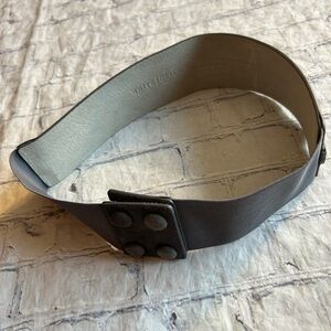 WHITE HOUSE BLACK MARKET SUEDE AND LEATHER GREY WIDE WITH STRETCH BELT SIZE XS